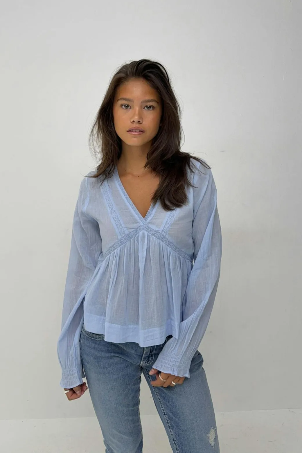 Y lace blouse