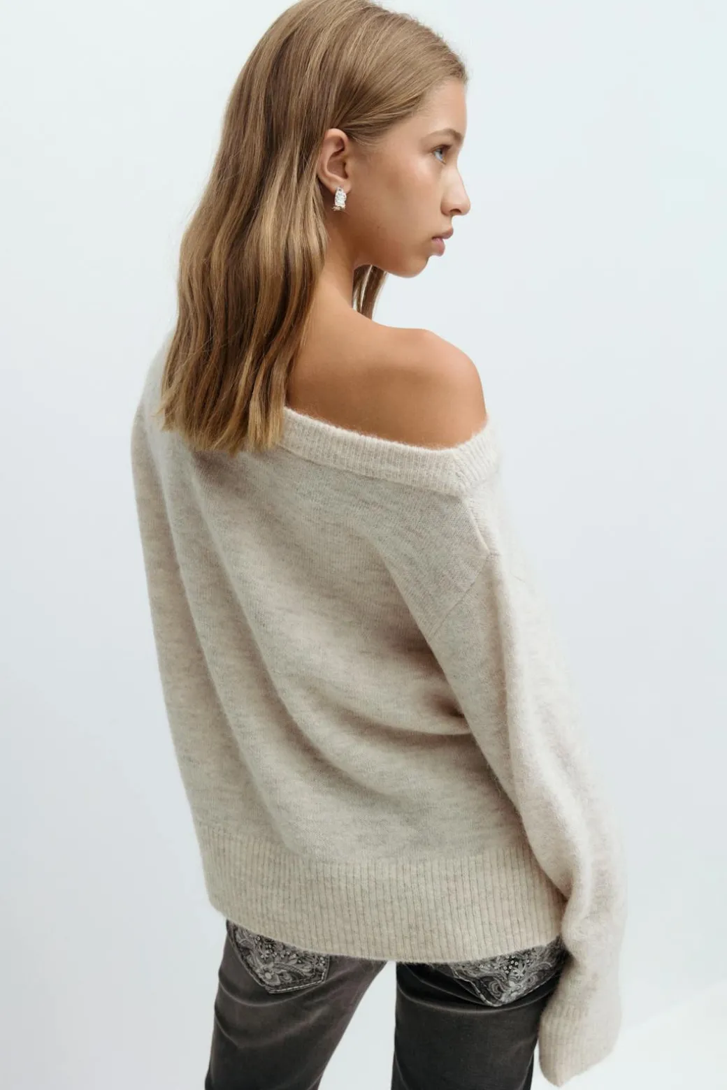 Y oversized knitted sweater