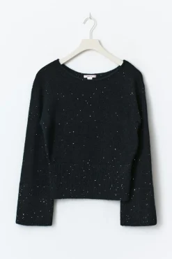 Y shaped knitted sweater