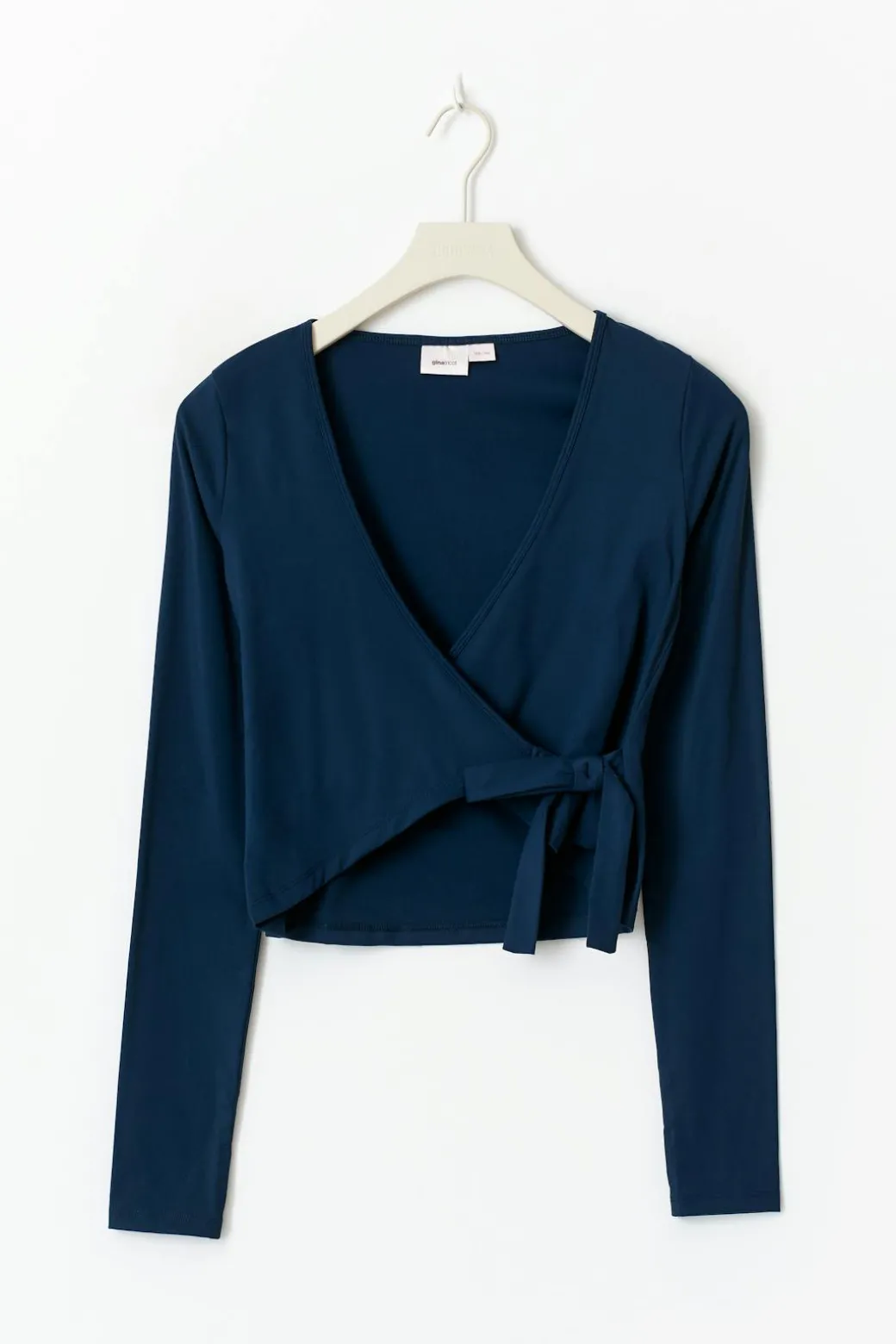 Y sporty wrap top